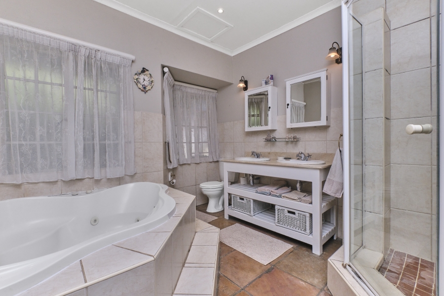 4 Bedroom Property for Sale in Lonehill Gauteng