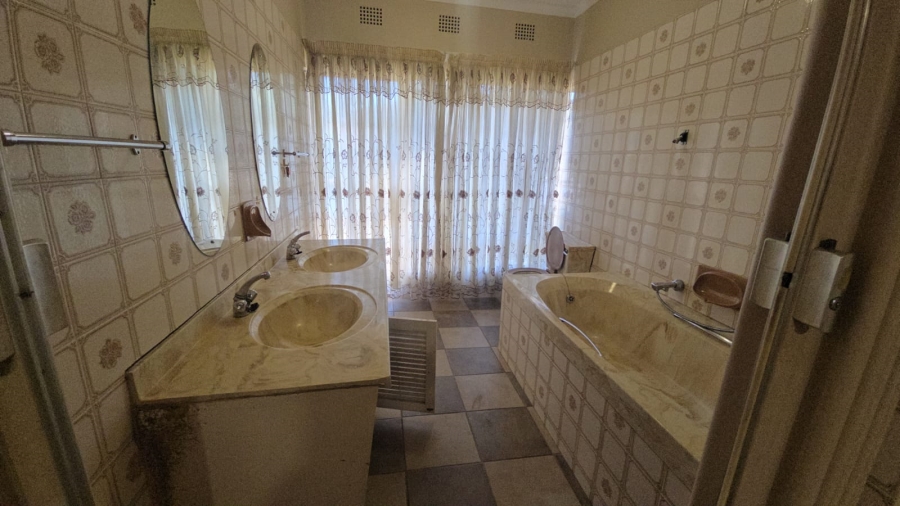 4 Bedroom Property for Sale in Sinoville Gauteng