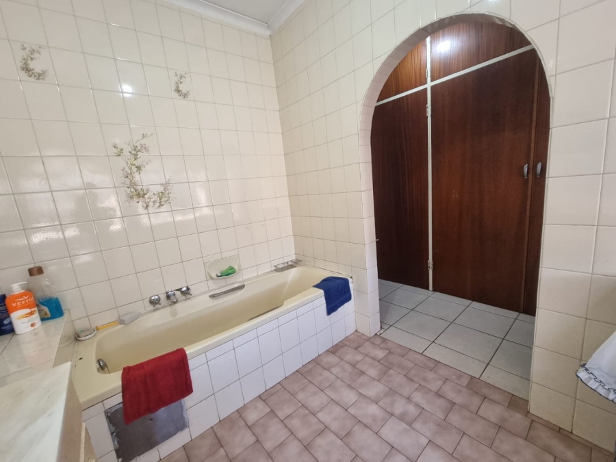 4 Bedroom Property for Sale in The Orchards Gauteng