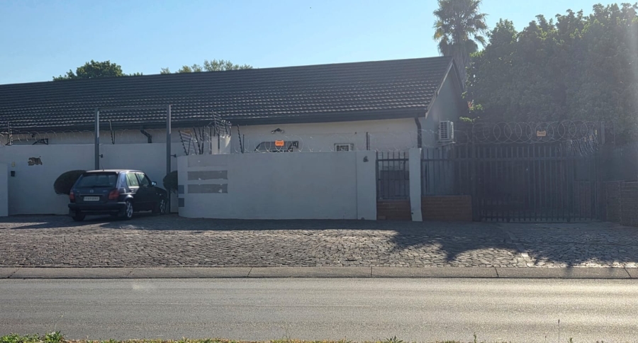 To Let Commercial Property for Rent in Doringkloof Gauteng