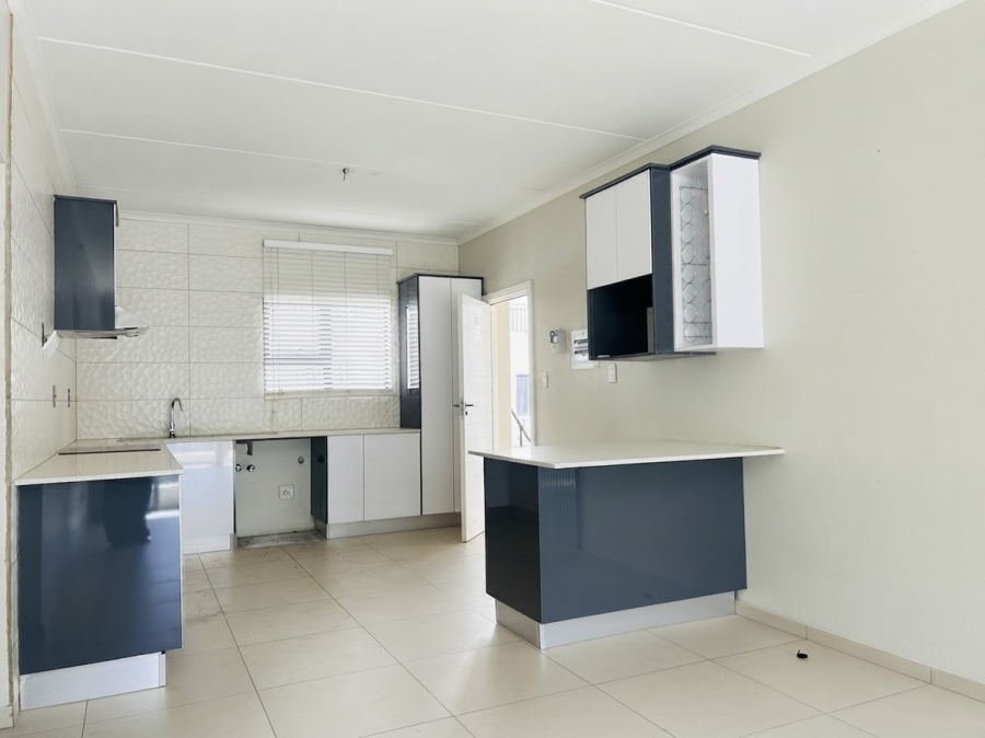 To Let 2 Bedroom Property for Rent in Fourways Gauteng