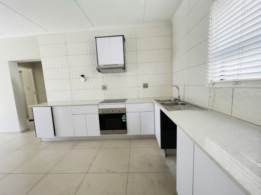 To Let 2 Bedroom Property for Rent in Fourways Gauteng