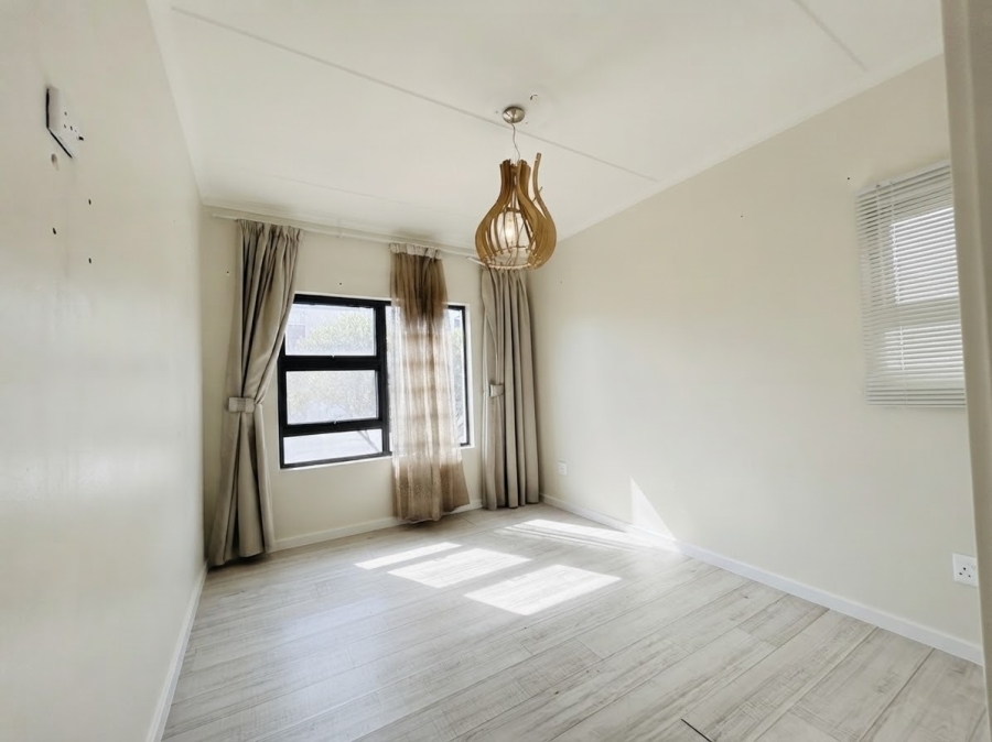 To Let 2 Bedroom Property for Rent in Fourways Gauteng