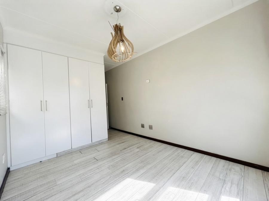 To Let 2 Bedroom Property for Rent in Fourways Gauteng