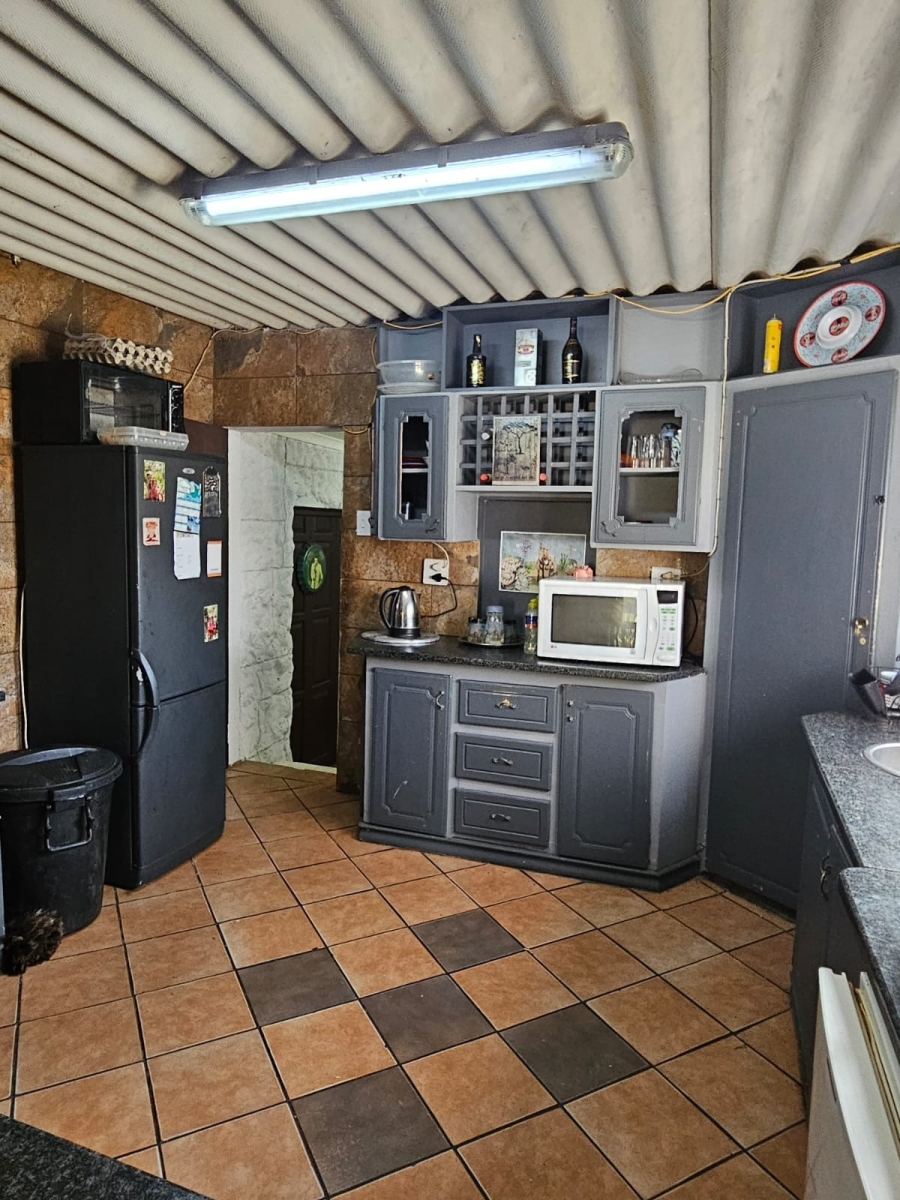 6 Bedroom Property for Sale in Fochville Gauteng
