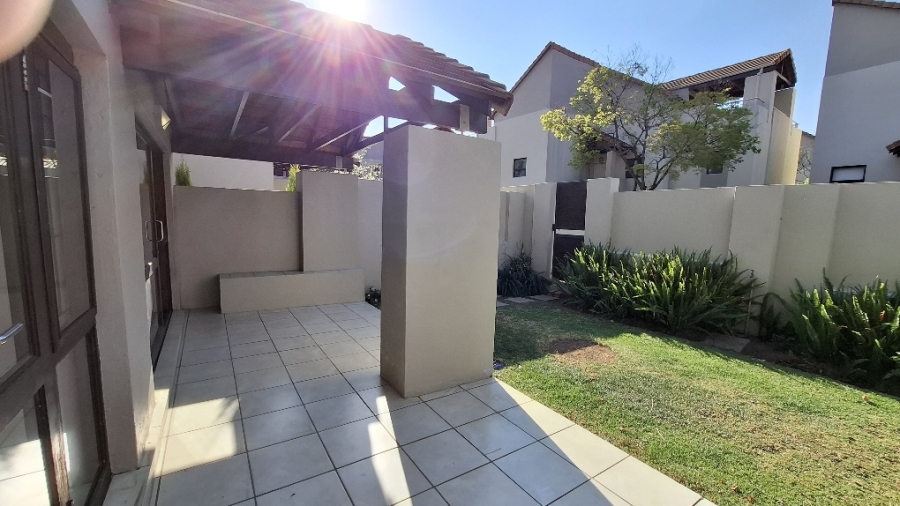 To Let 2 Bedroom Property for Rent in Fourways Gauteng