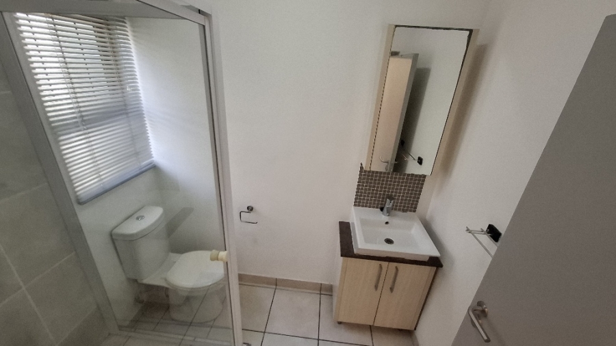 To Let 2 Bedroom Property for Rent in Fourways Gauteng
