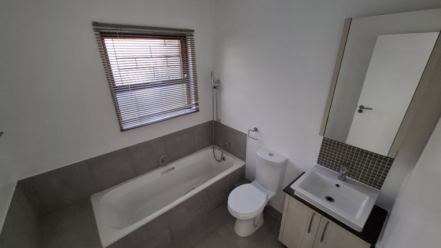 To Let 2 Bedroom Property for Rent in Fourways Gauteng