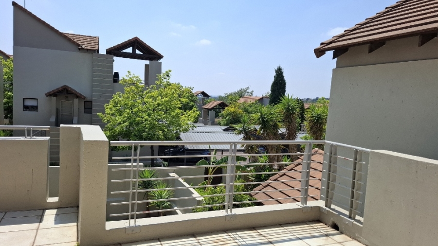 To Let 2 Bedroom Property for Rent in Fourways Gauteng