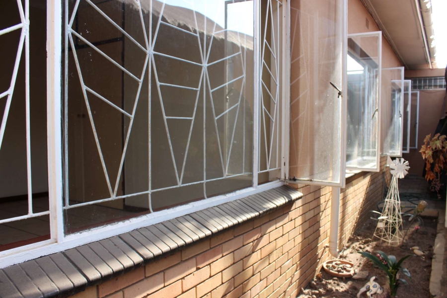 6 Bedroom Property for Sale in Daspoort Gauteng