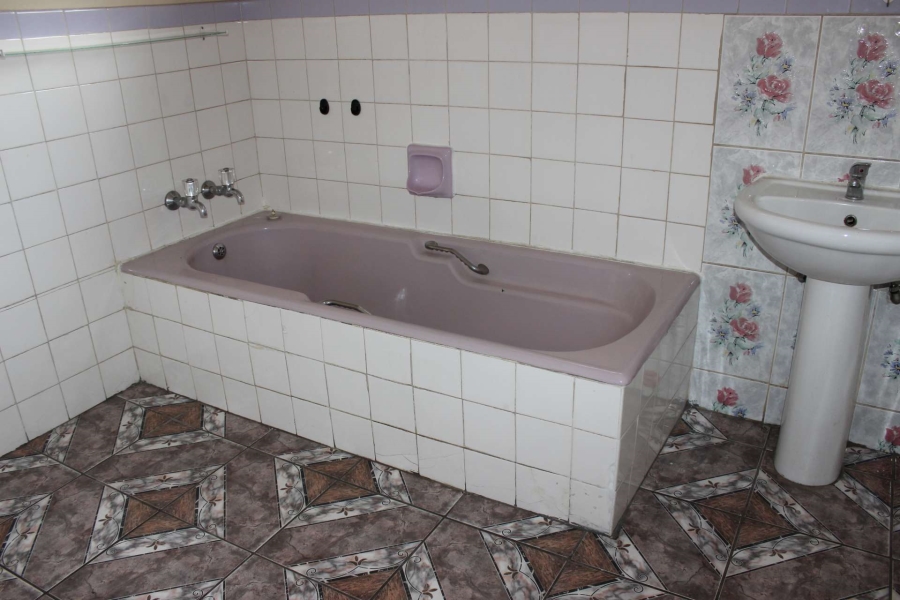 6 Bedroom Property for Sale in Daspoort Gauteng