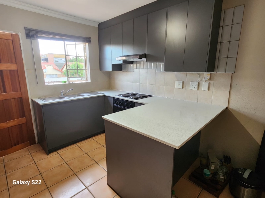 To Let 2 Bedroom Property for Rent in Heuwelsig Estate Gauteng