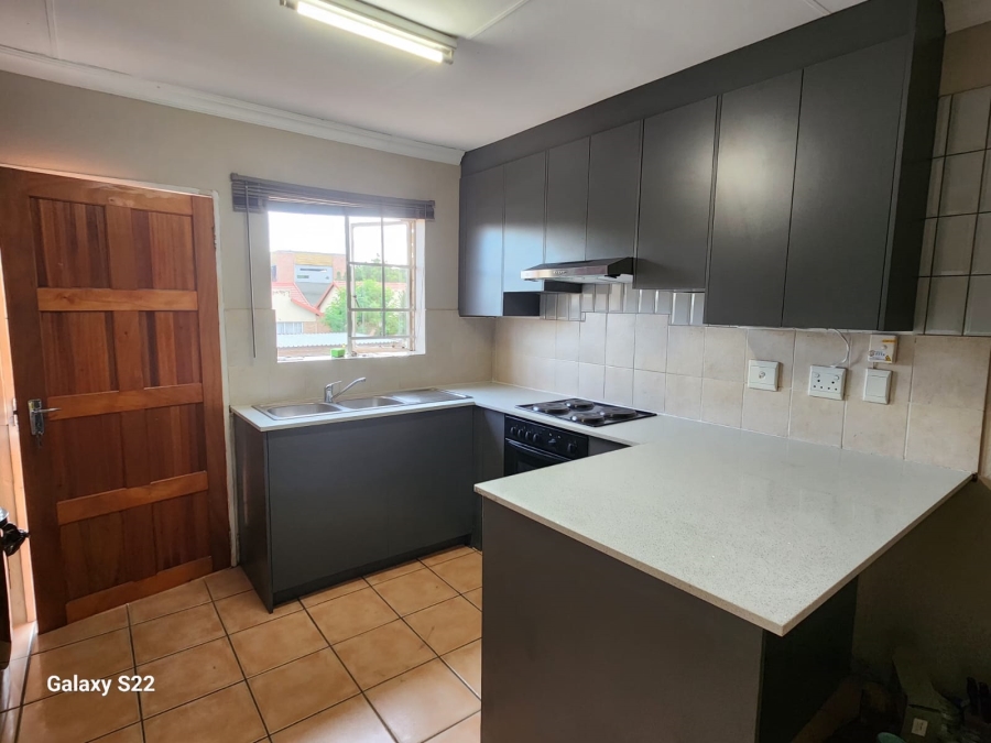 To Let 2 Bedroom Property for Rent in Heuwelsig Estate Gauteng
