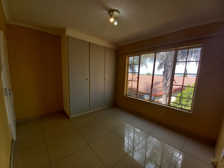 To Let 2 Bedroom Property for Rent in Heuwelsig Estate Gauteng