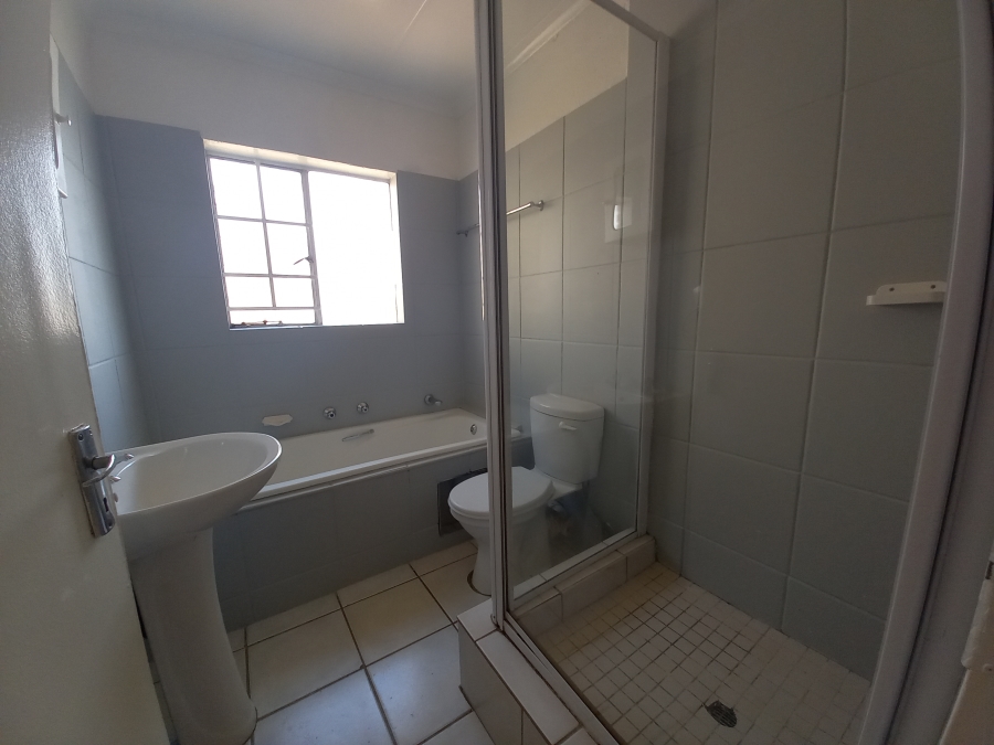 To Let 2 Bedroom Property for Rent in Heuwelsig Estate Gauteng