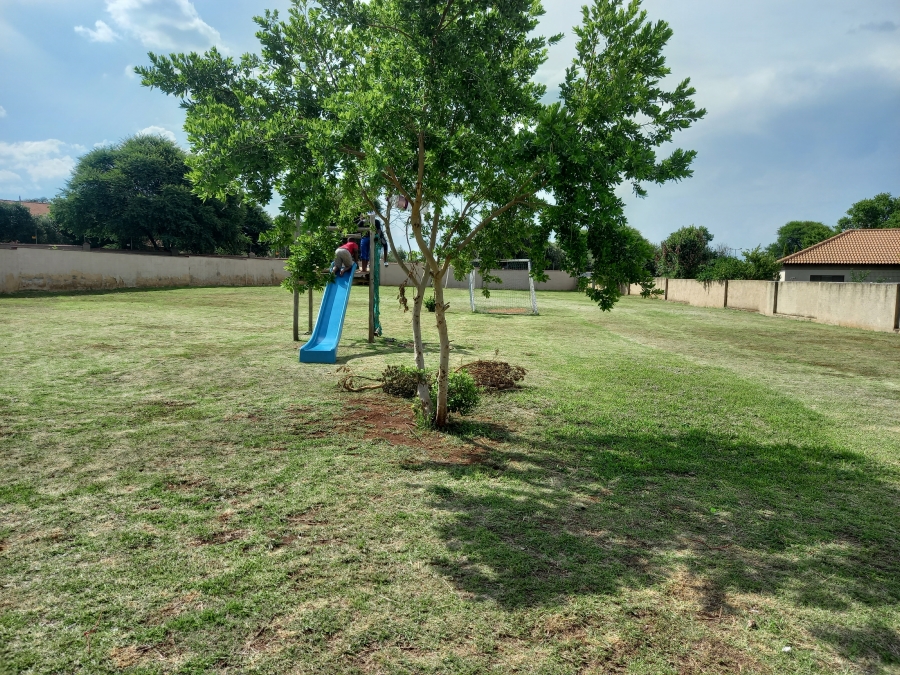 To Let 2 Bedroom Property for Rent in Heuwelsig Estate Gauteng