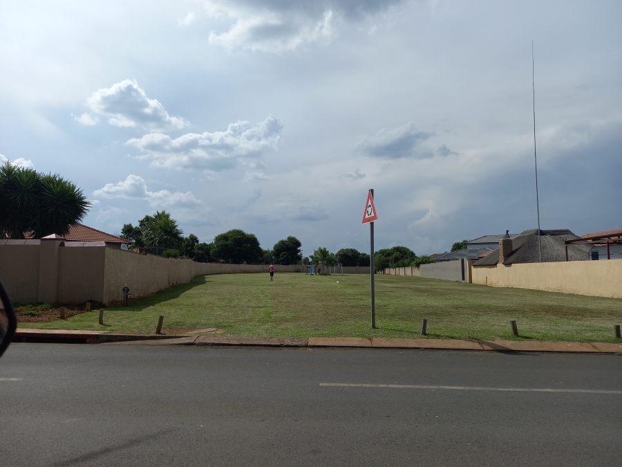 To Let 2 Bedroom Property for Rent in Heuwelsig Estate Gauteng