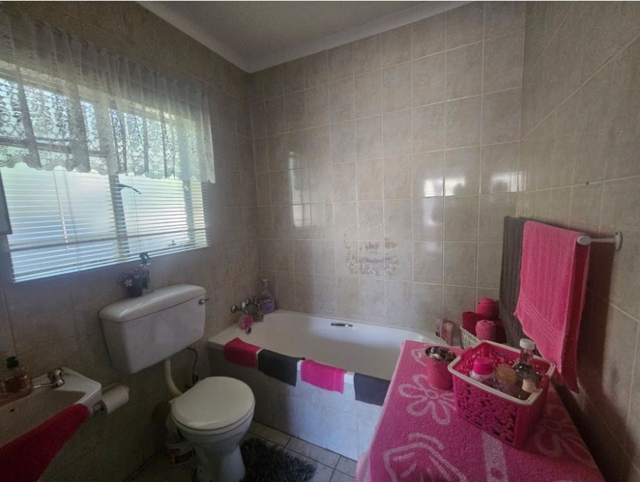 3 Bedroom Property for Sale in Helikonpark Gauteng