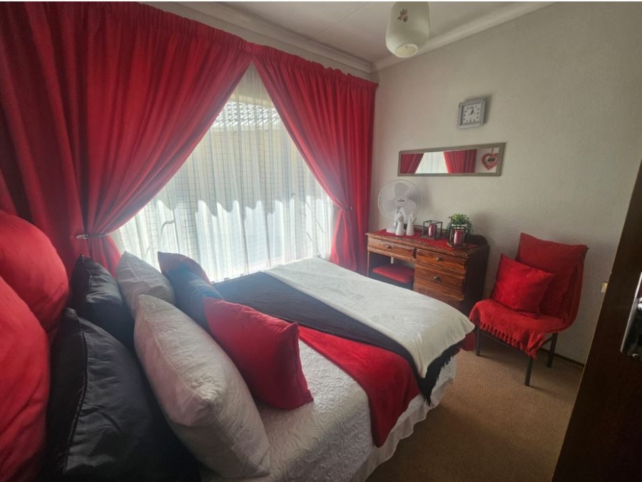 3 Bedroom Property for Sale in Helikonpark Gauteng