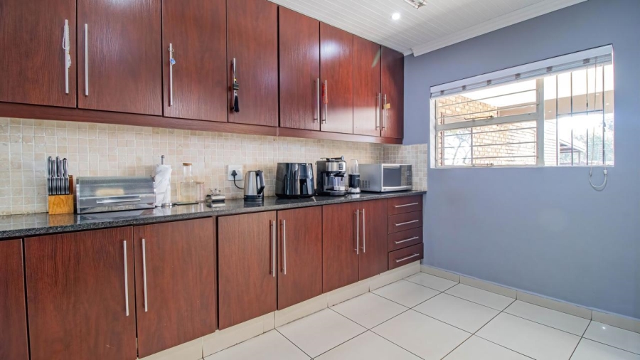 4 Bedroom Property for Sale in Bassonia Gauteng