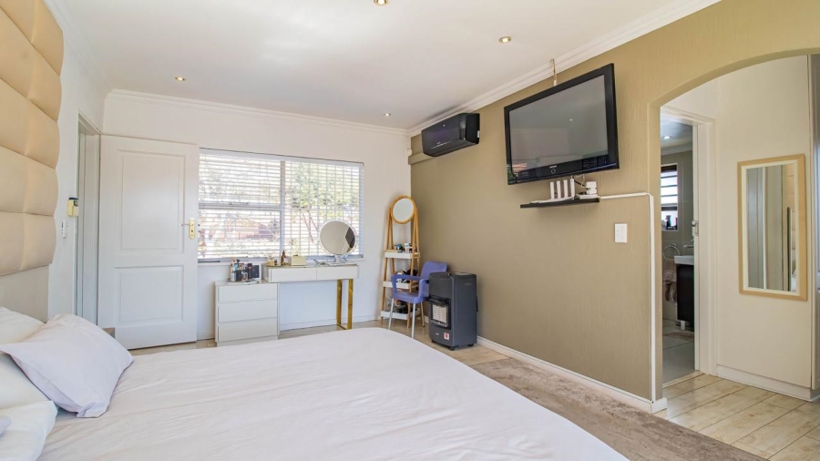 4 Bedroom Property for Sale in Bassonia Gauteng