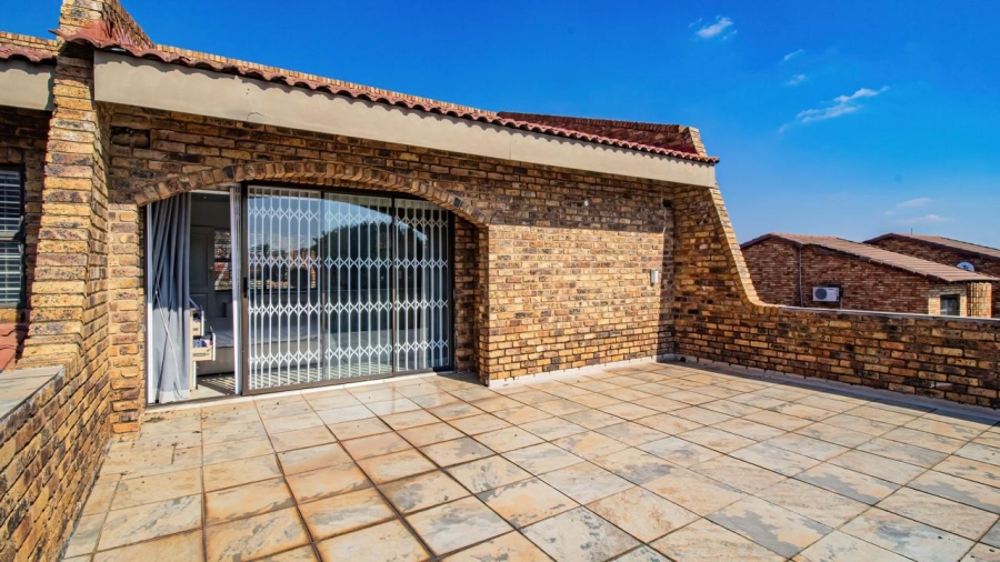 4 Bedroom Property for Sale in Bassonia Gauteng