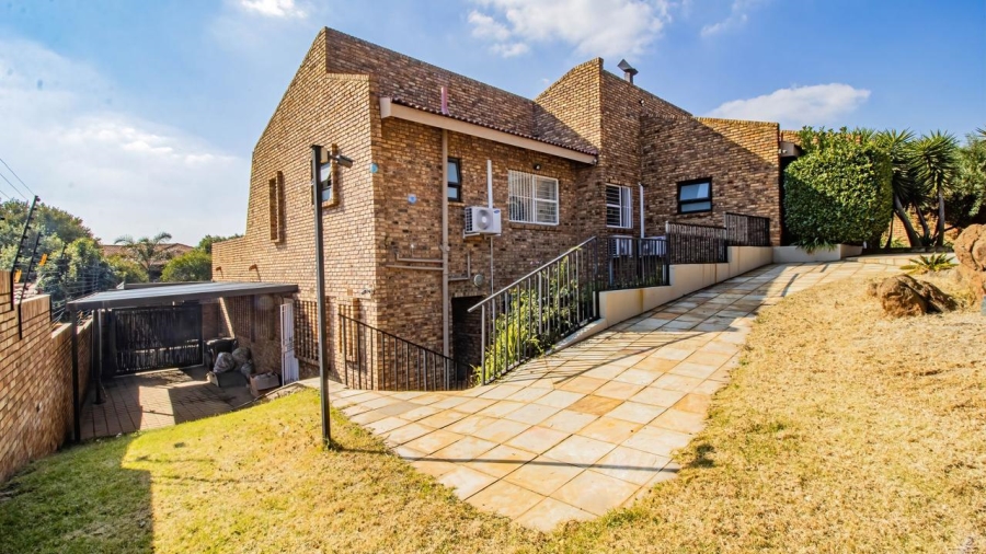 4 Bedroom Property for Sale in Bassonia Gauteng