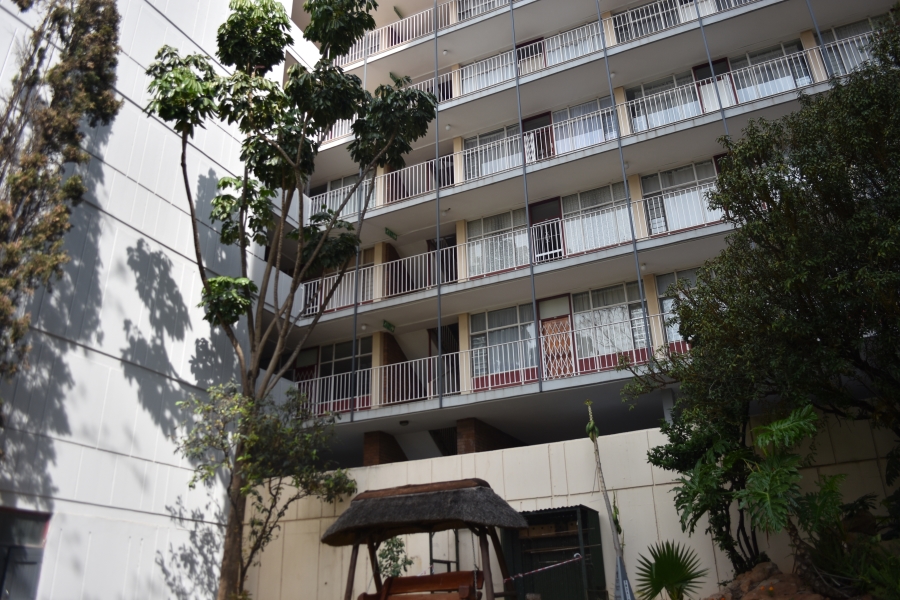 1 Bedroom Property for Sale in La Montagne Gauteng