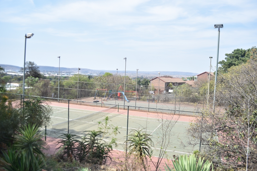 1 Bedroom Property for Sale in La Montagne Gauteng