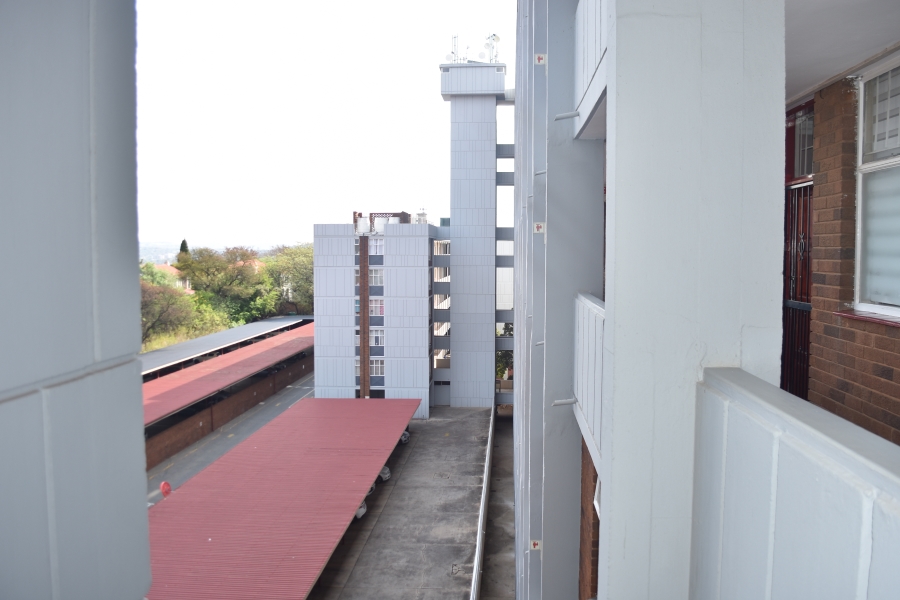 1 Bedroom Property for Sale in La Montagne Gauteng