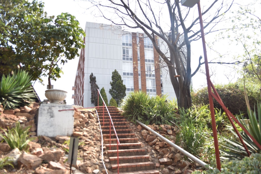 1 Bedroom Property for Sale in La Montagne Gauteng