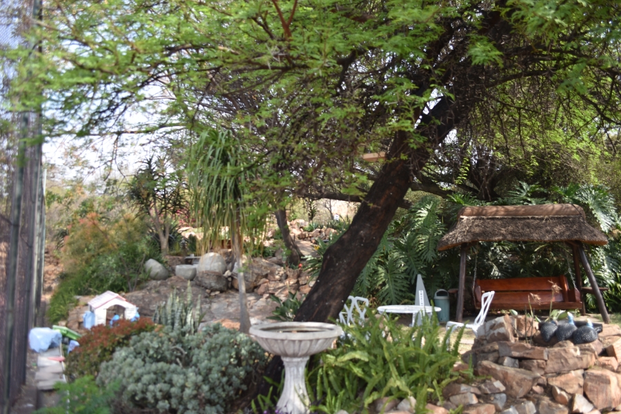 1 Bedroom Property for Sale in La Montagne Gauteng