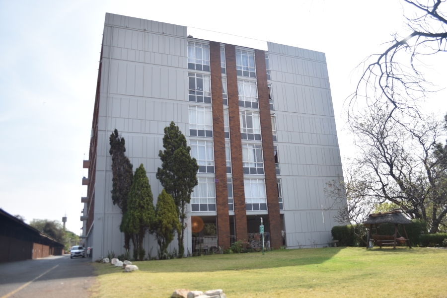 1 Bedroom Property for Sale in La Montagne Gauteng