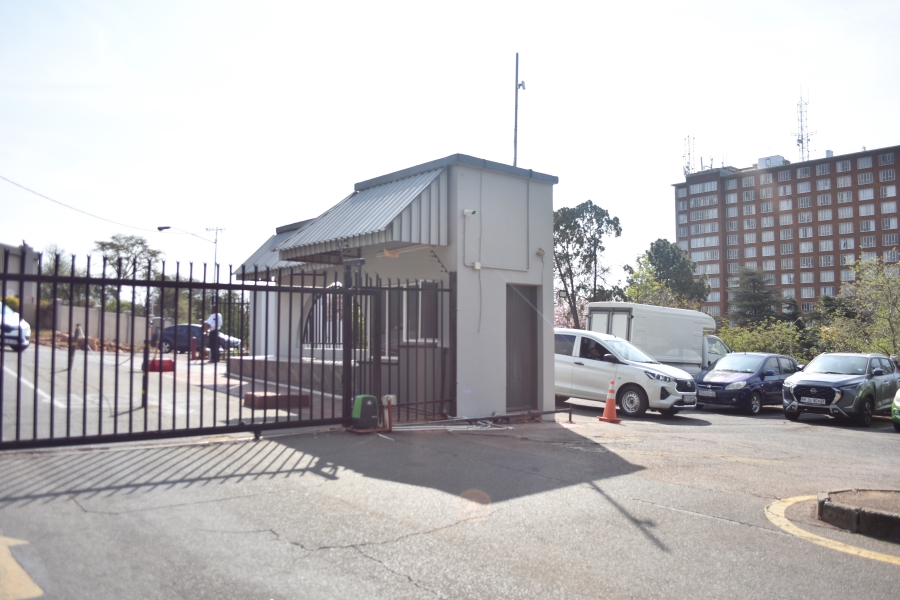 1 Bedroom Property for Sale in La Montagne Gauteng