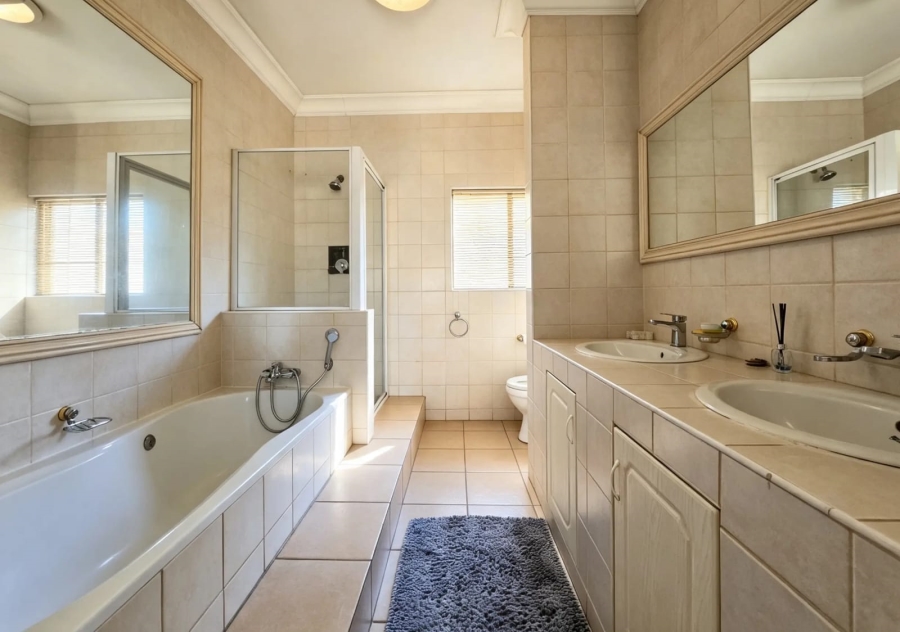 4 Bedroom Property for Sale in Kameeldrift East Gauteng