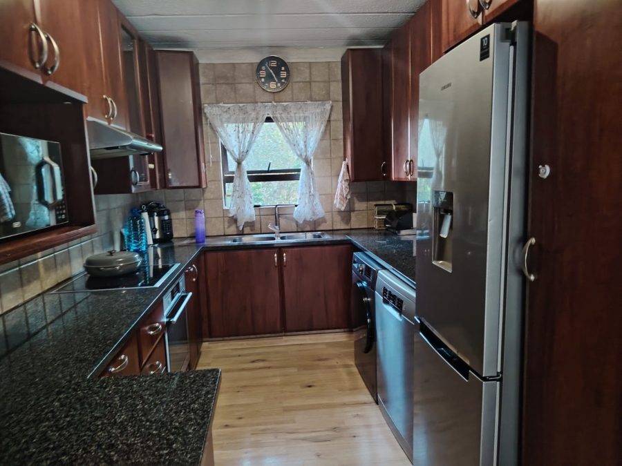 To Let 3 Bedroom Property for Rent in Lakefield Gauteng