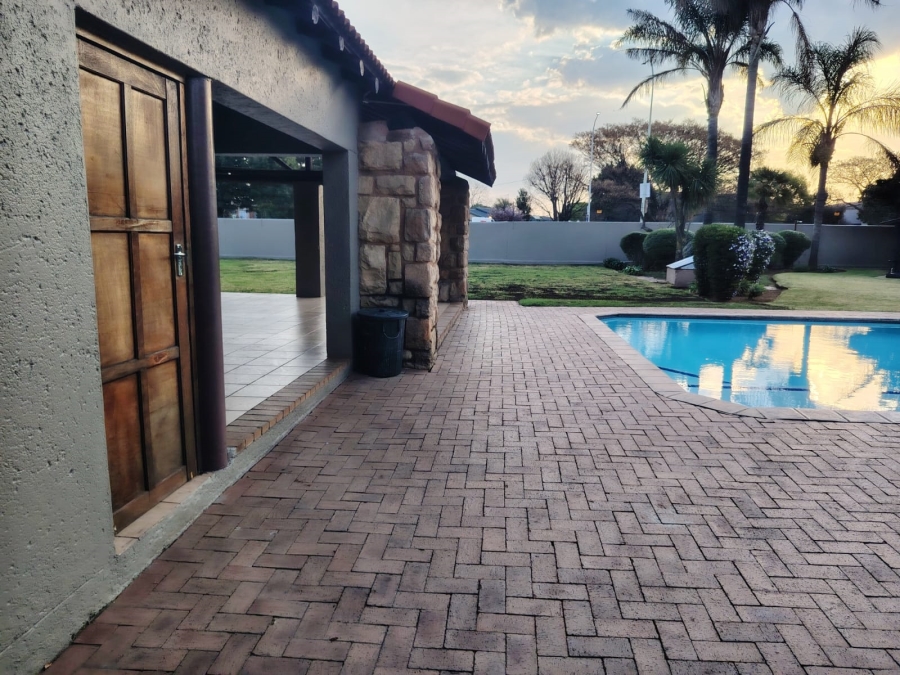 To Let 3 Bedroom Property for Rent in Lakefield Gauteng