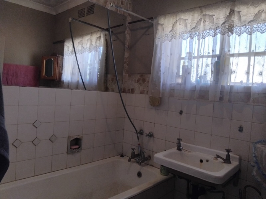 3 Bedroom Property for Sale in Rhodesfield Gauteng