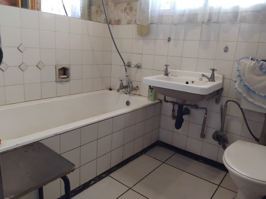 3 Bedroom Property for Sale in Rhodesfield Gauteng