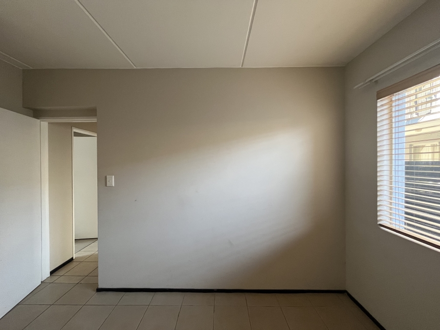 To Let 2 Bedroom Property for Rent in Bardene Gauteng