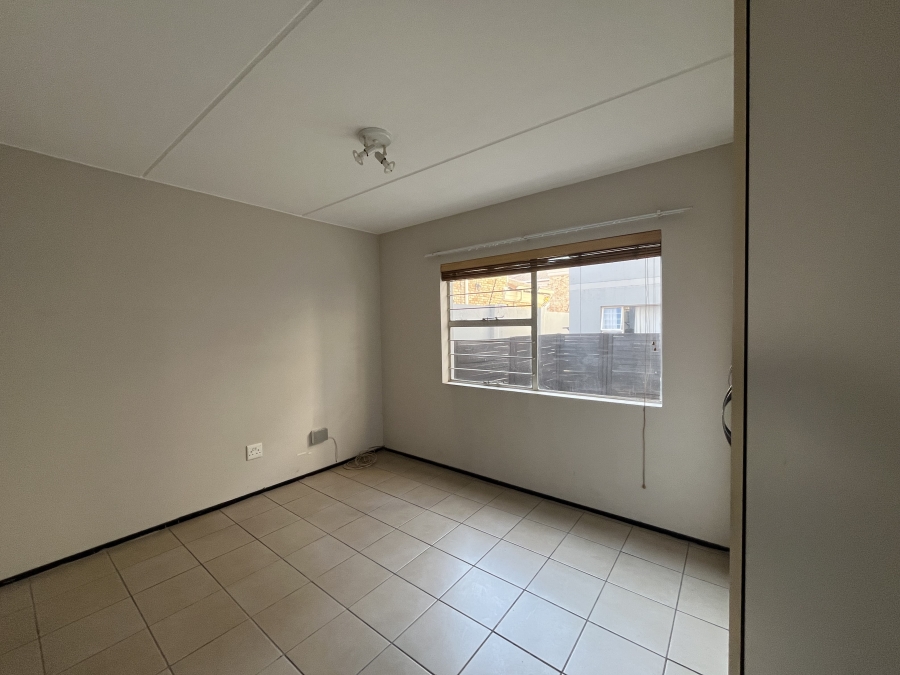 To Let 2 Bedroom Property for Rent in Bardene Gauteng