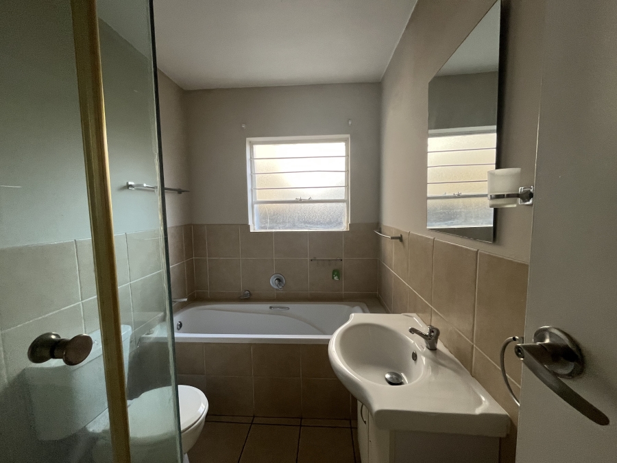 To Let 2 Bedroom Property for Rent in Bardene Gauteng