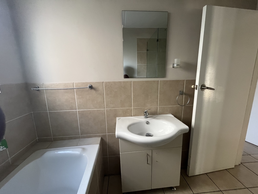 To Let 2 Bedroom Property for Rent in Bardene Gauteng