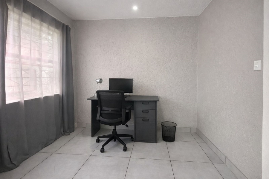 1 Bedroom Property for Sale in Paulshof Gauteng
