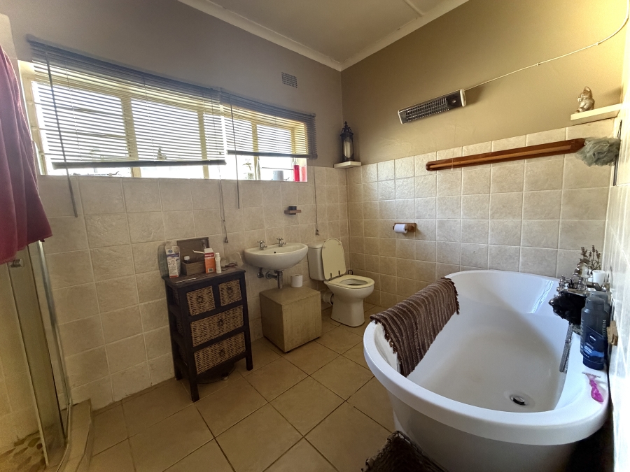 4 Bedroom Property for Sale in Buccleuch Gauteng
