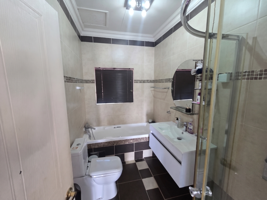 2 Bedroom Property for Sale in Radiokop Gauteng