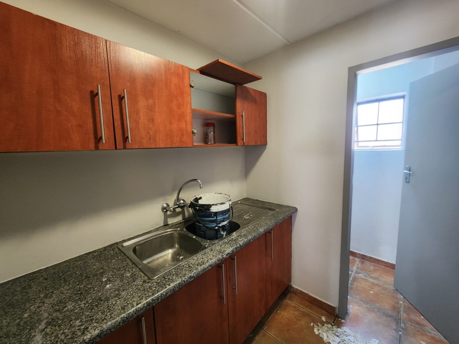 To Let Commercial Property for Rent in Derdepoort Gauteng
