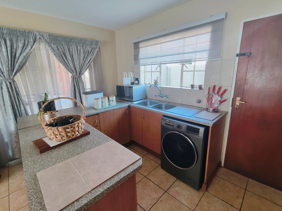2 Bedroom Property for Sale in Kosmosdal Gauteng