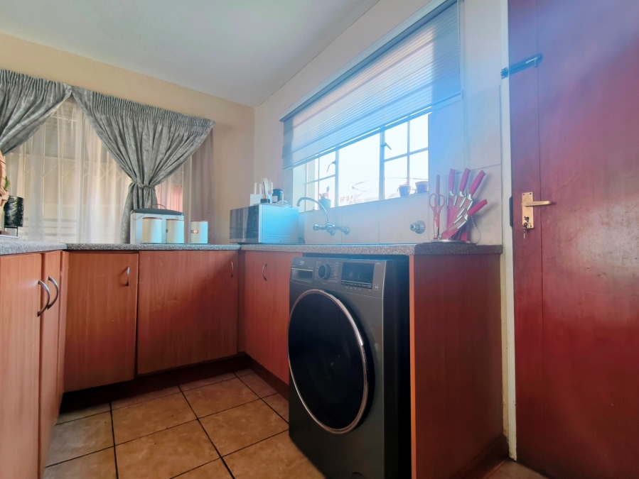 2 Bedroom Property for Sale in Kosmosdal Gauteng