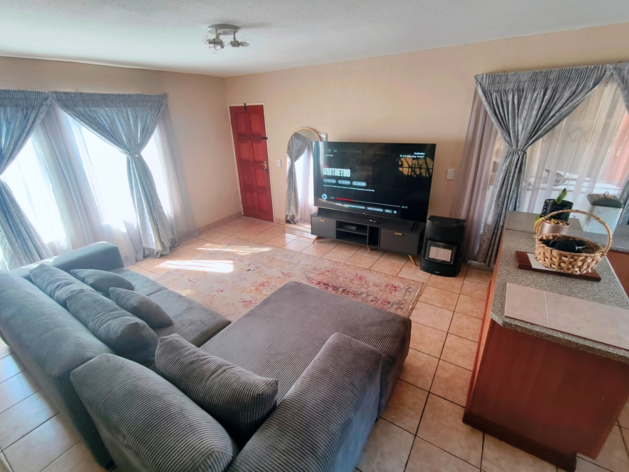 2 Bedroom Property for Sale in Kosmosdal Gauteng